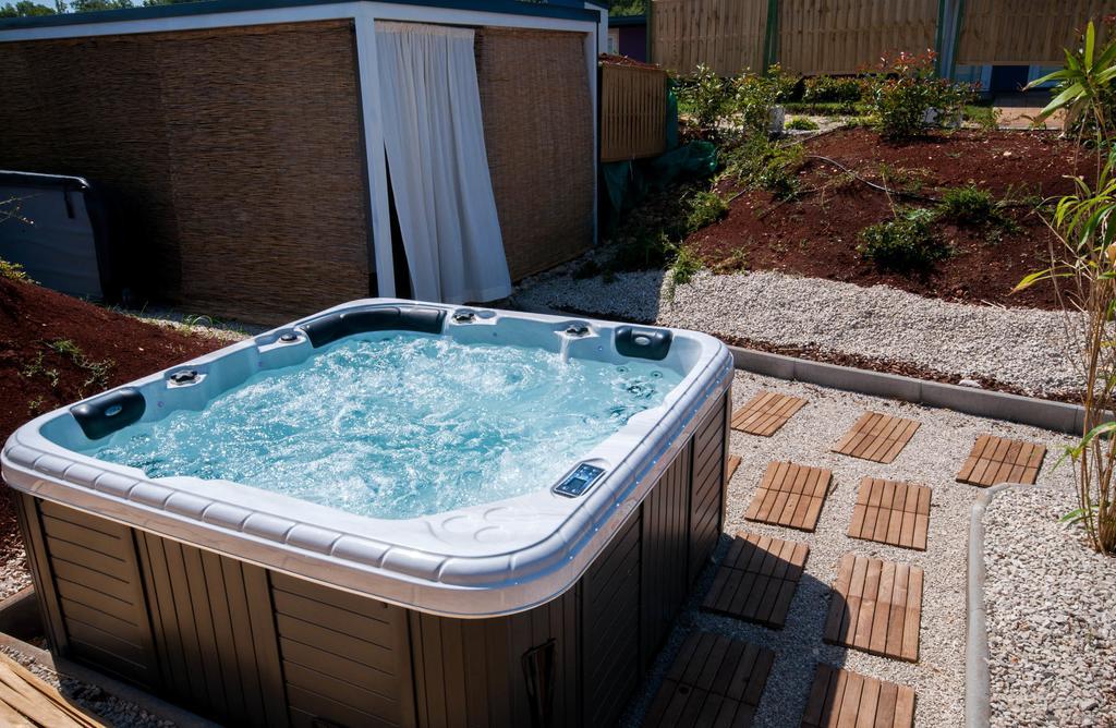 Camping Adria Mobile Homes In Camping Kastanija Novigrad  Exterior photo