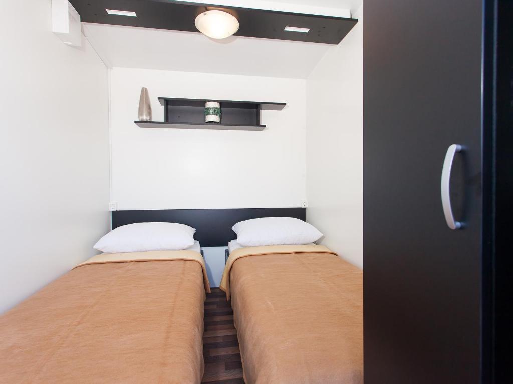 Camping Adria Mobile Homes In Camping Kastanija Novigrad  Room photo