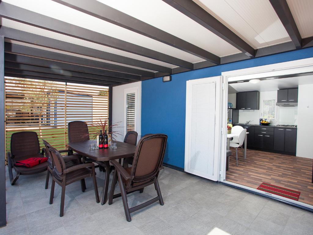 Camping Adria Mobile Homes In Camping Kastanija Novigrad  Exterior photo