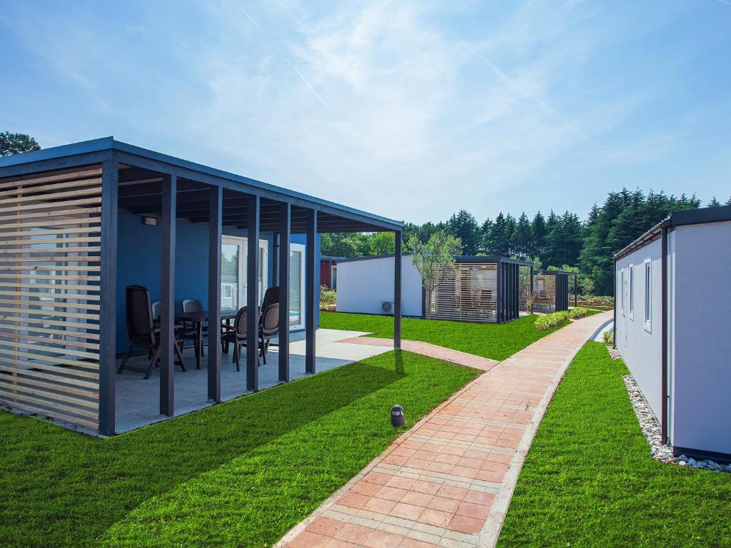 Camping Adria Mobile Homes In Camping Kastanija Novigrad  Exterior photo