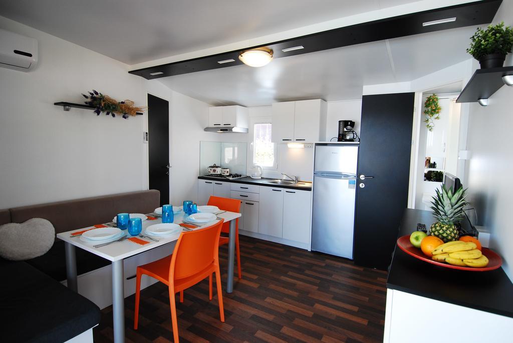 Camping Adria Mobile Homes In Camping Kastanija Novigrad  Exterior photo
