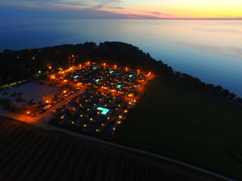 Camping Adria Mobile Homes In Camping Kastanija Novigrad  Exterior photo