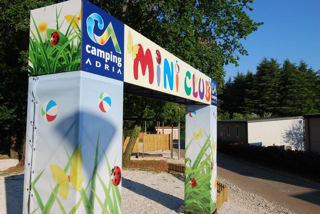 Camping Adria Mobile Homes In Camping Kastanija Novigrad  Exterior photo