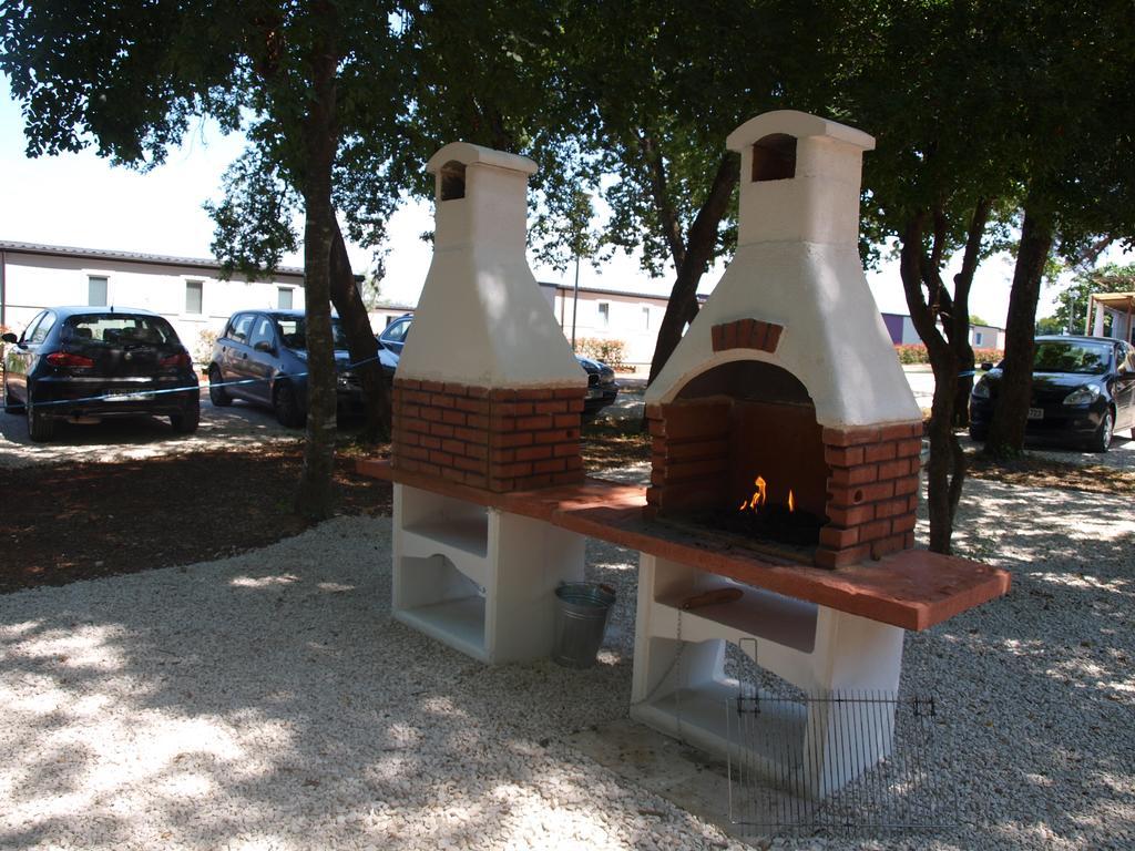 Camping Adria Mobile Homes In Camping Kastanija Novigrad  Exterior photo
