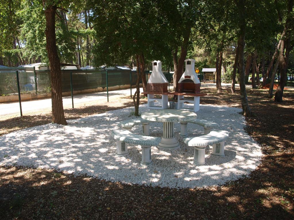 Camping Adria Mobile Homes In Camping Kastanija Novigrad  Exterior photo