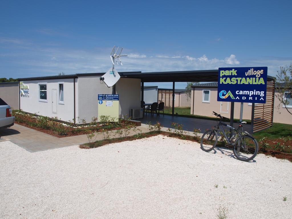 Camping Adria Mobile Homes In Camping Kastanija Novigrad  Exterior photo